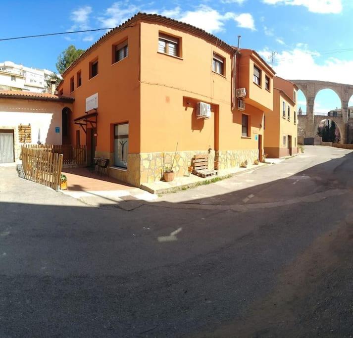 El Vinilo. Aparcamiento exterior gratuito