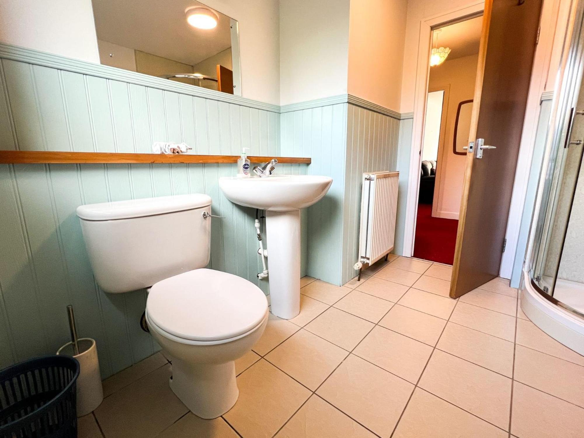 Anniesland Glasgow 1bd Flat - Free Parking view 3