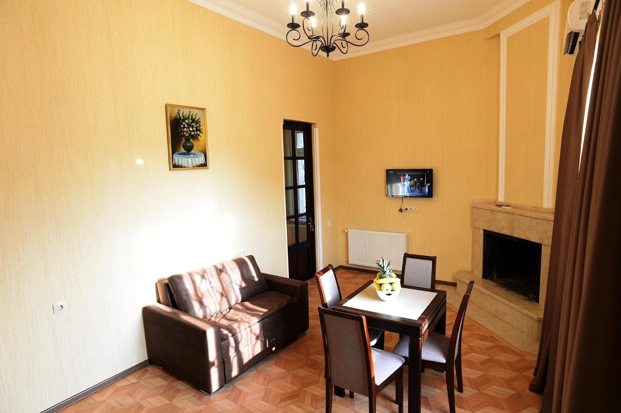Tunti's Apartments view 5