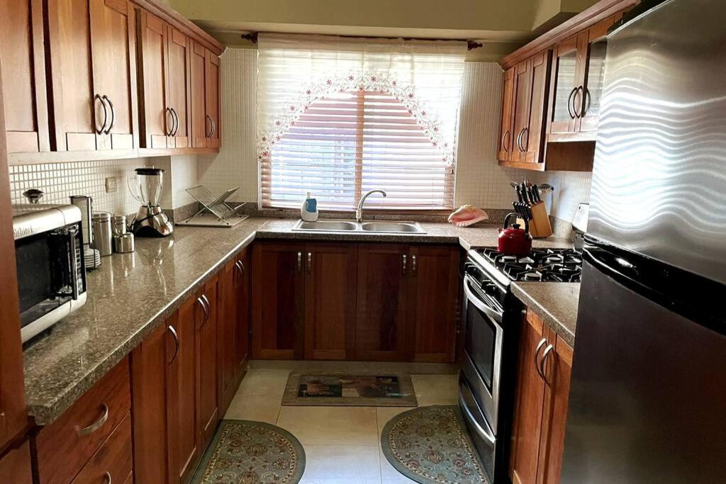 Spacious and Cozy apartment in the City