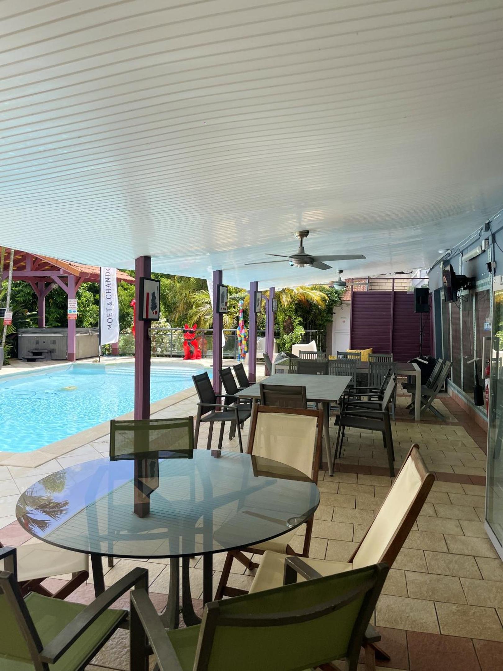 Maison charmante avec piscine et spa à Fort-de-France