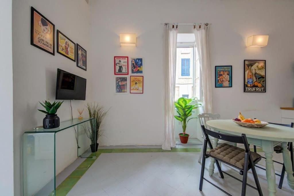 Townhouse With Private Terrace - Walk to Valletta view 5
