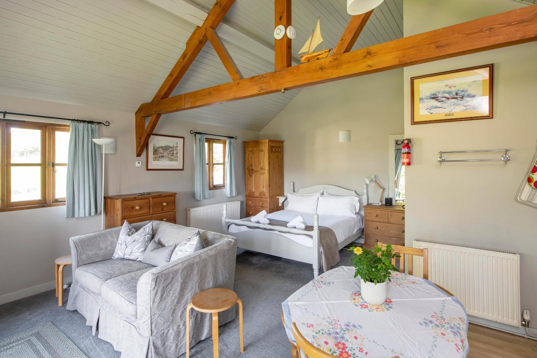 Beautiful Cottage With Stunning Views in Box