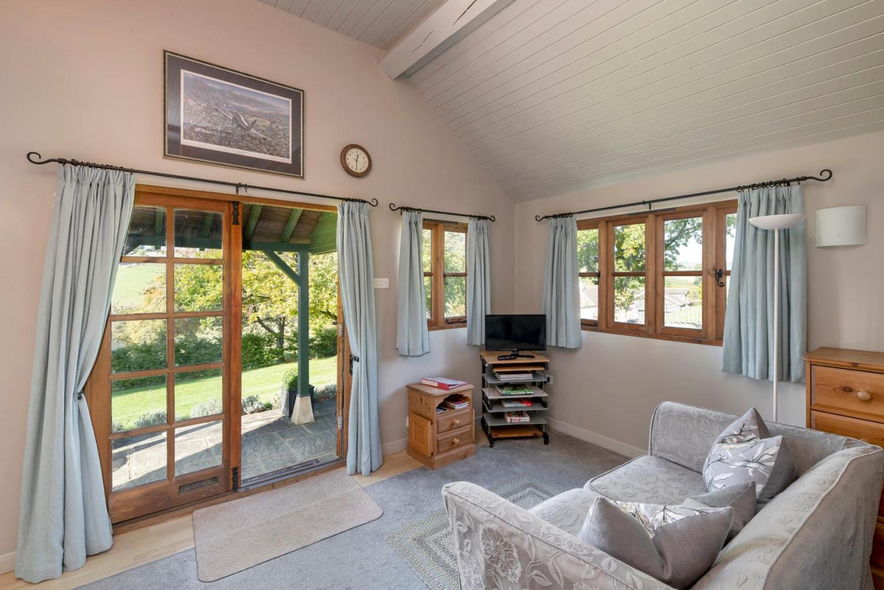 Beautiful Cottage With Stunning Views in Box