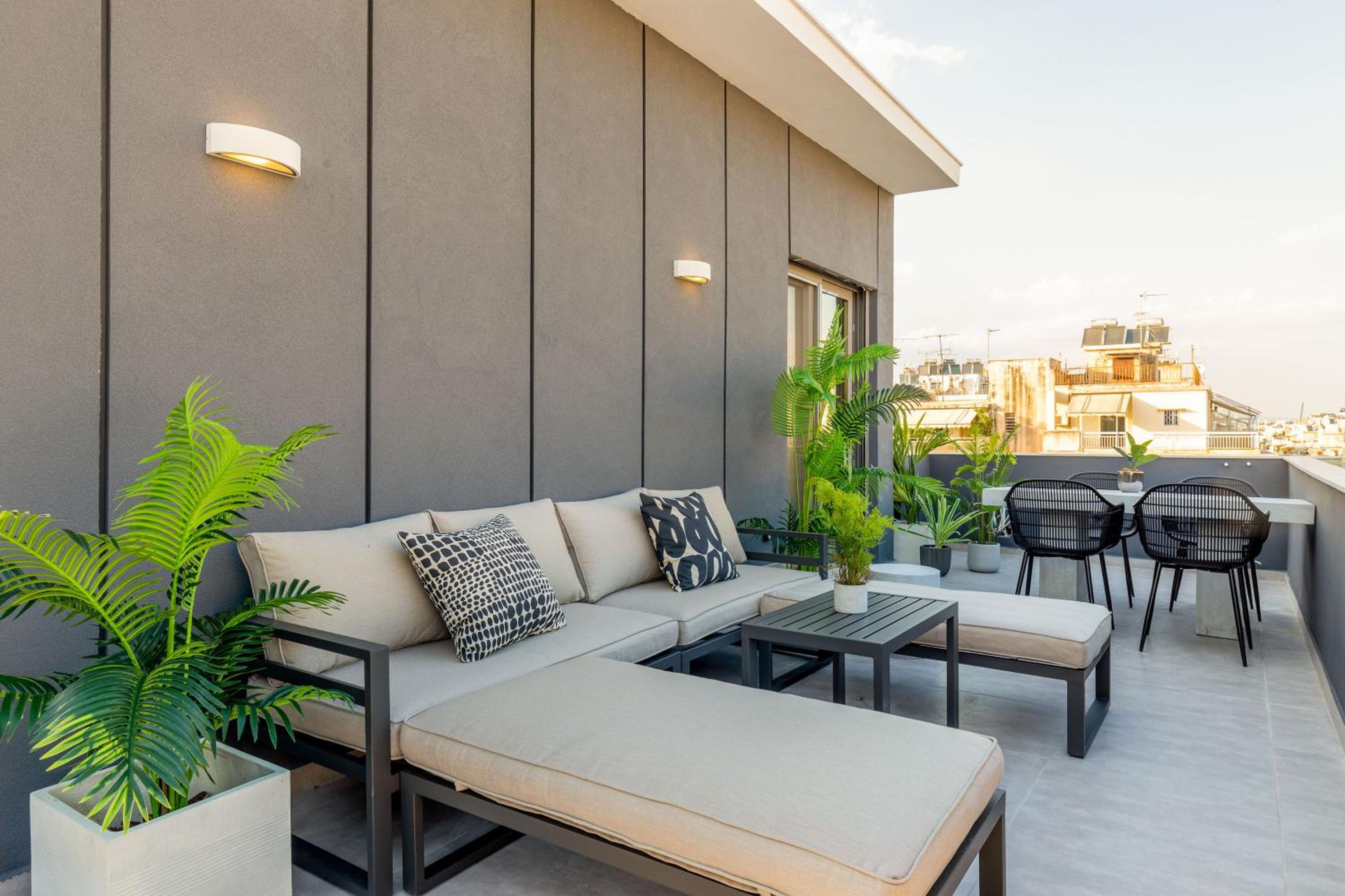 IO SUITES