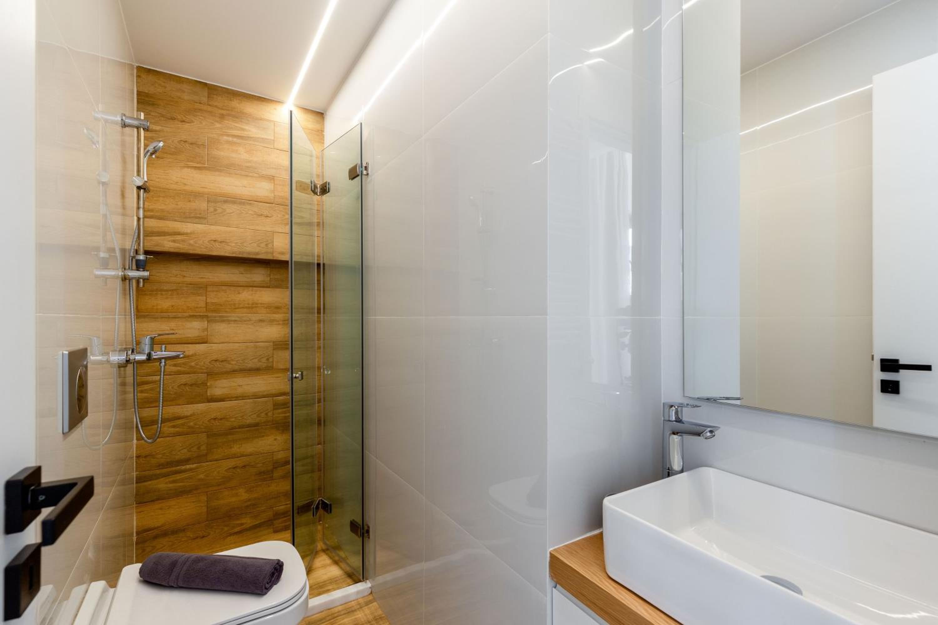 IO SUITES