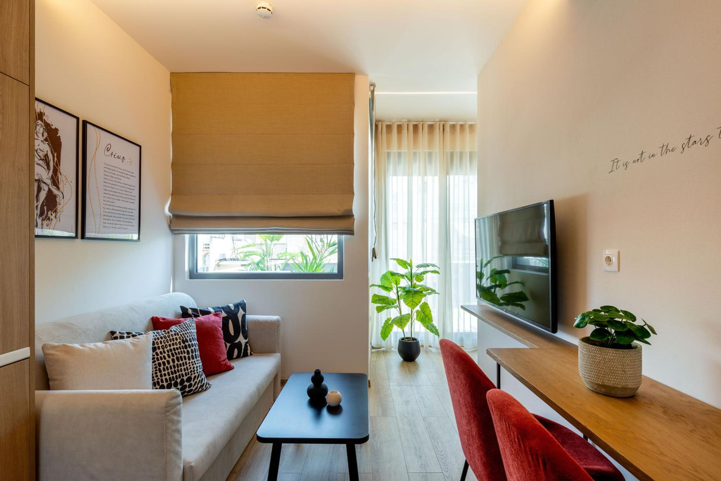 IO SUITES