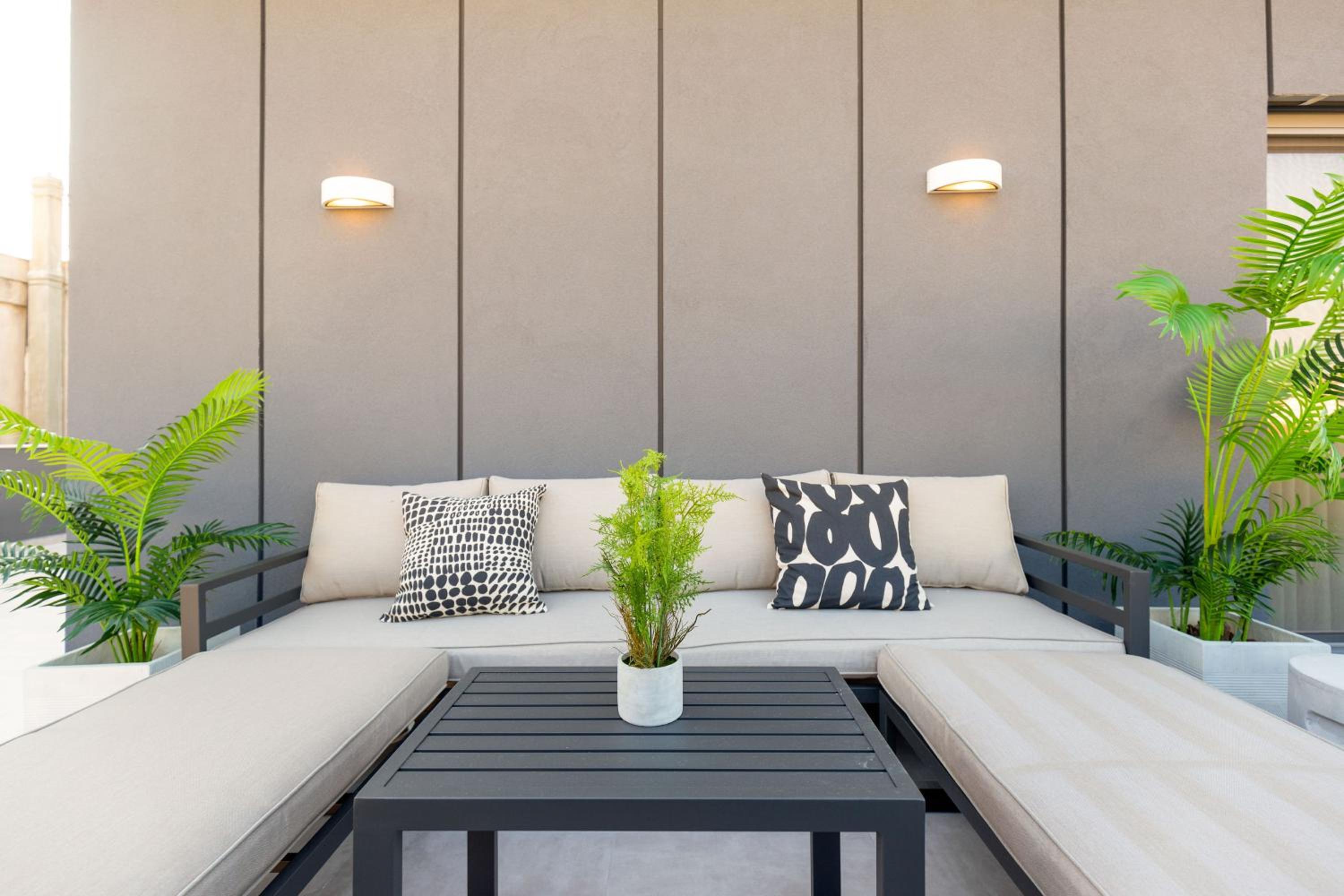 IO SUITES