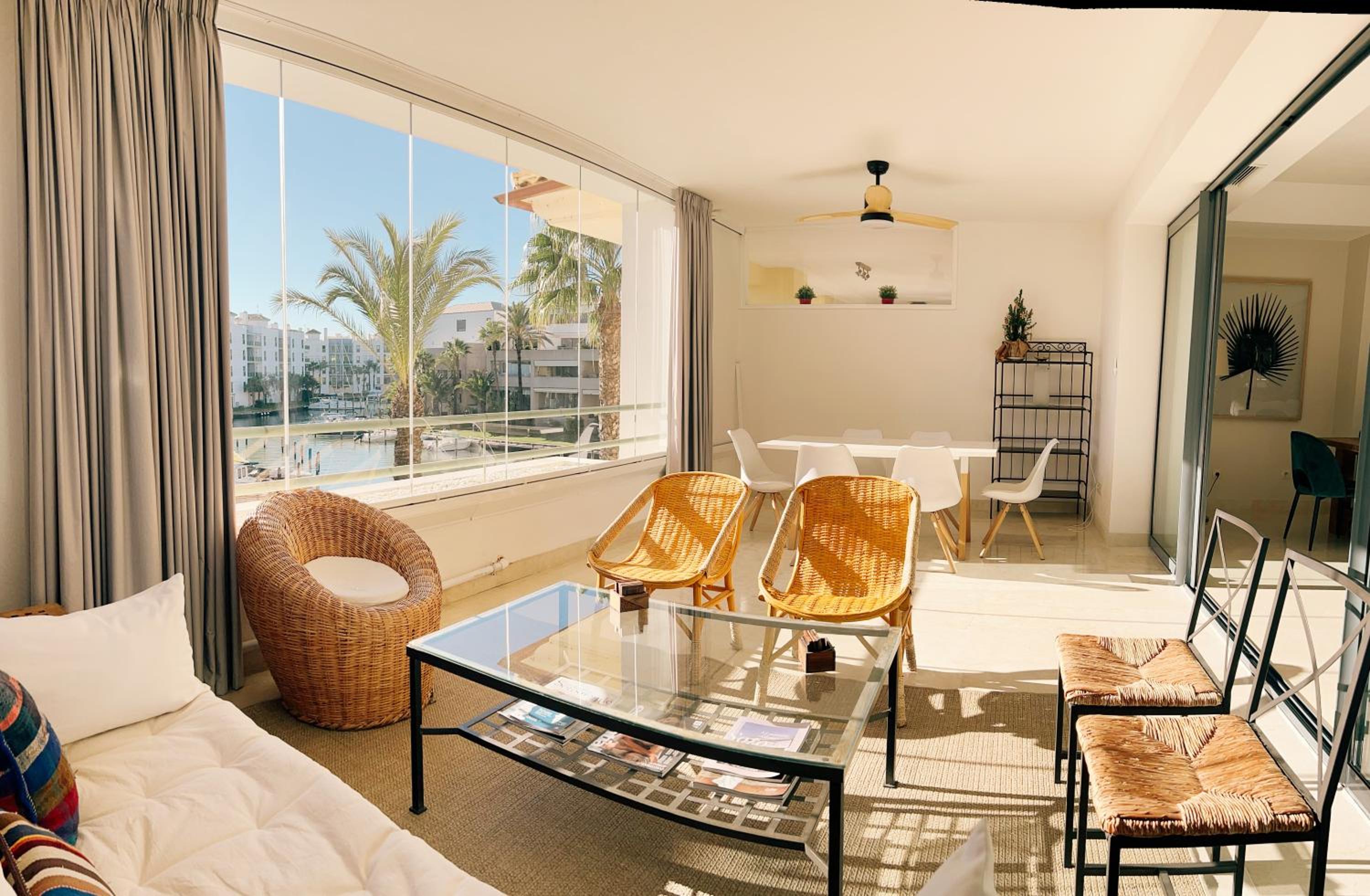 Sotogrande Alboaire- Waterfront luxury 4 bedroom Apt in the Marina of Sotogrande view 2