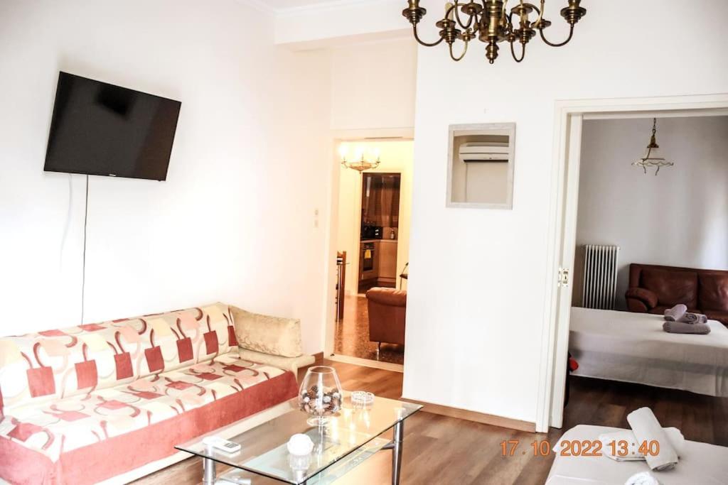 Athens Central 3BD Apartment next to Metro Luxury