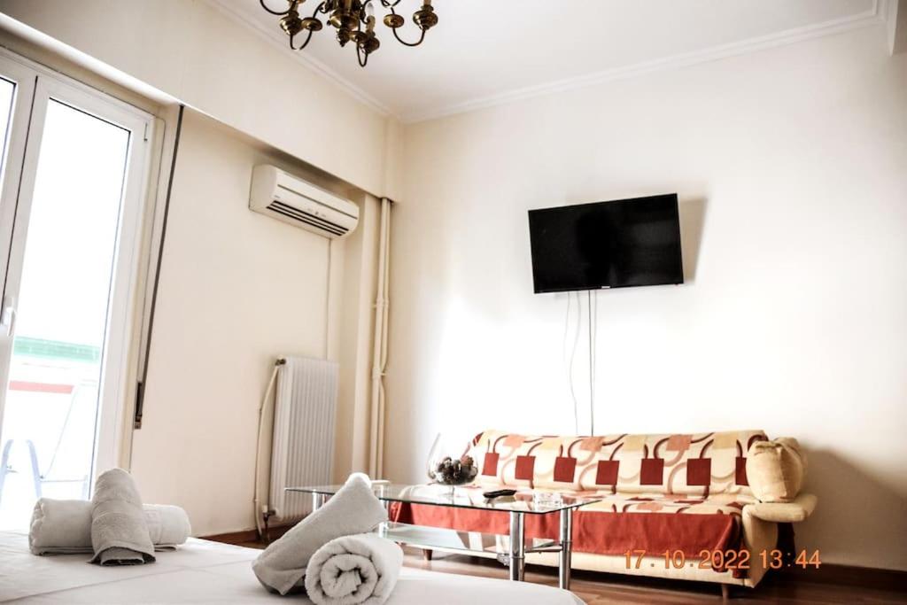 Athens Central 3BD Apartment next to Metro Luxury