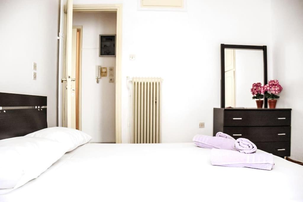 Athens Central 3BD Apartment next to Metro Luxury