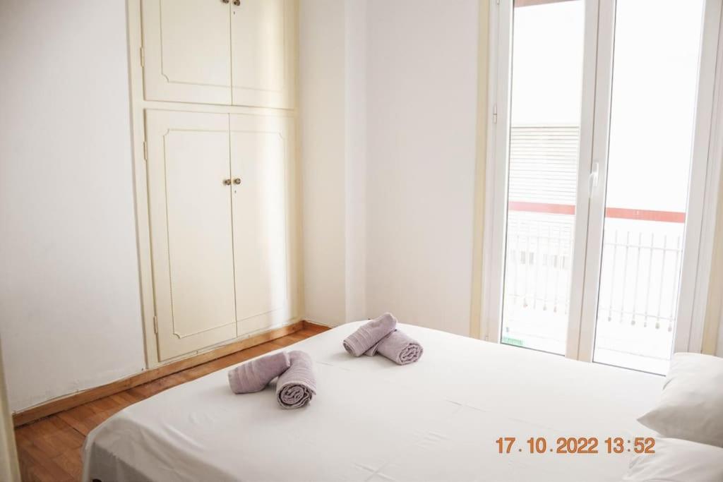 Athens Central 3BD Apartment next to Metro Luxury
