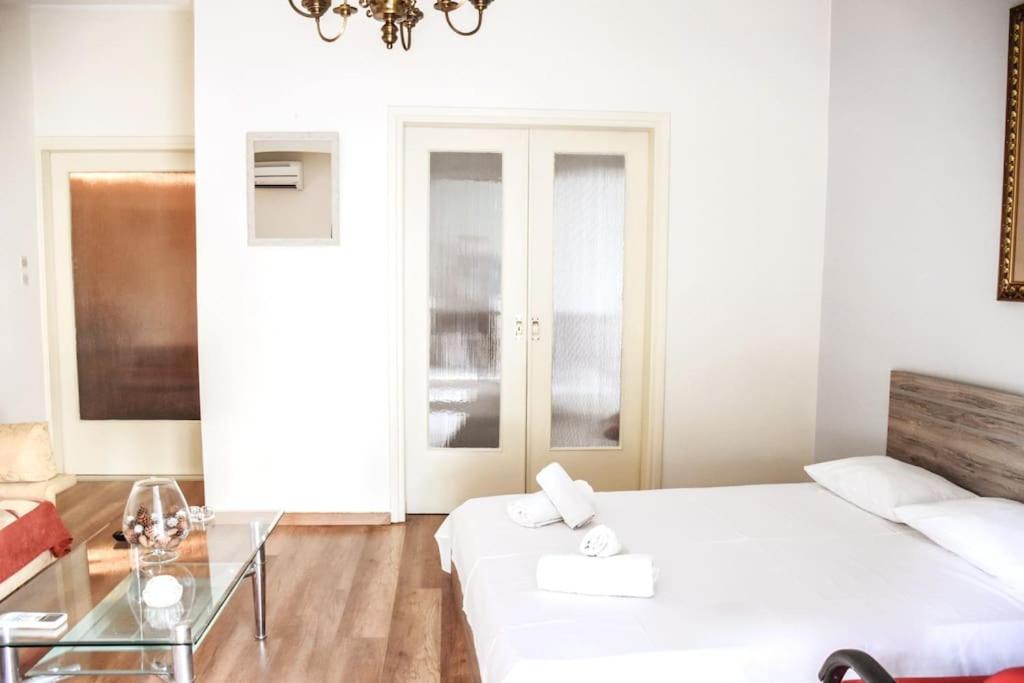 Athens Central 3BD Apartment next to Metro Luxury
