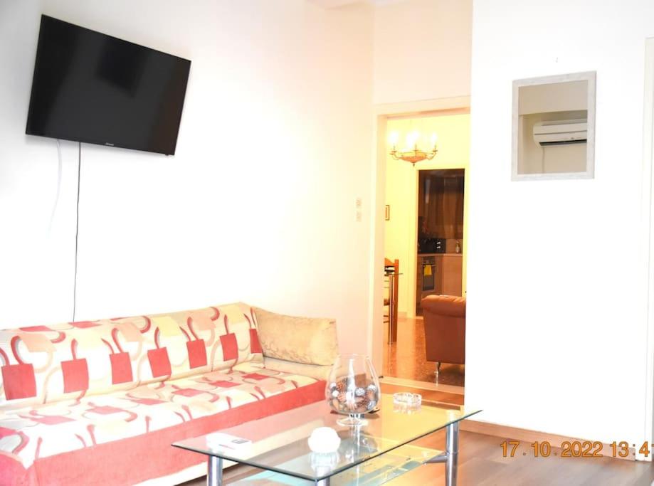 Athens Central 3BD Apartment next to Metro Luxury