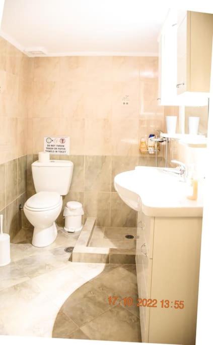 Athens Central 3BD Apartment next to Metro Luxury