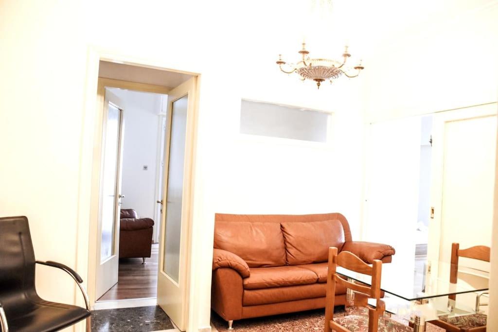 Athens Central 3BD Apartment next to Metro Luxury