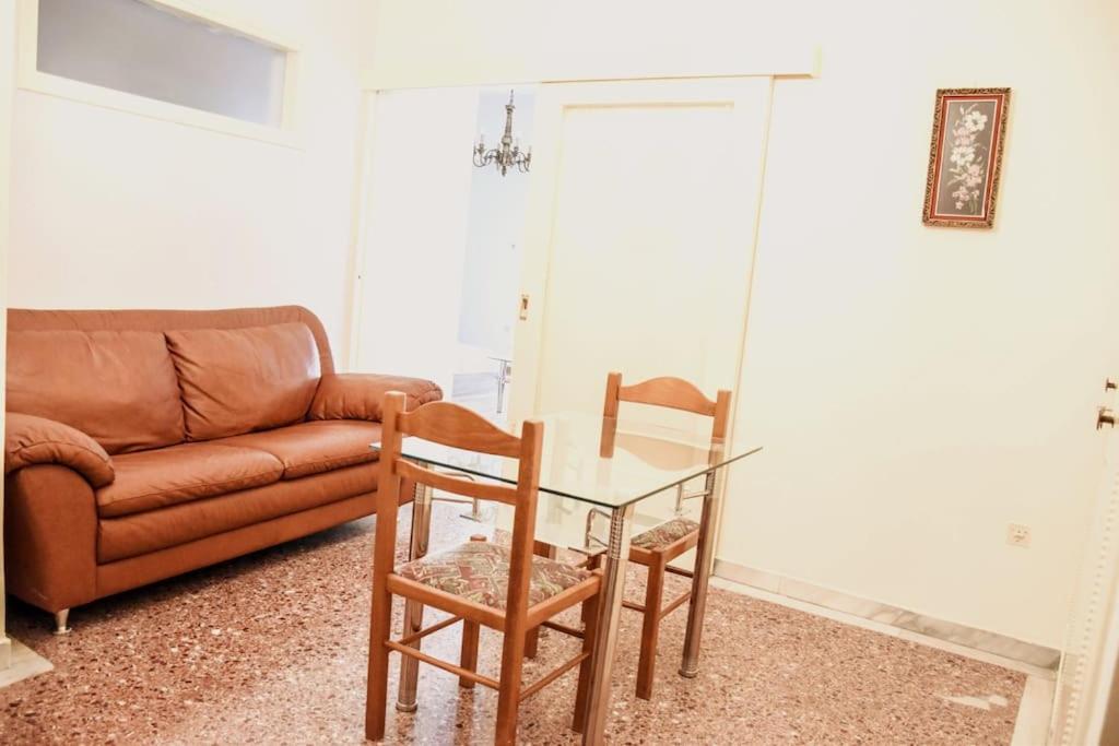 Athens Central 3BD Apartment next to Metro Luxury
