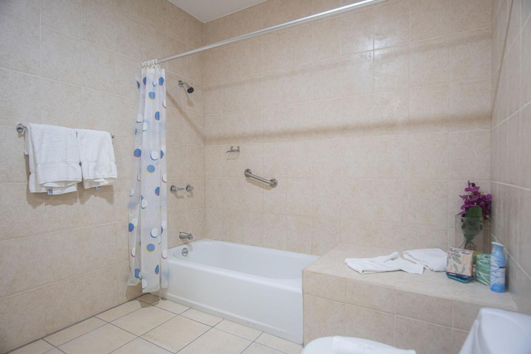 Bay Harbor Luxury 1 bedroom apartments view 4