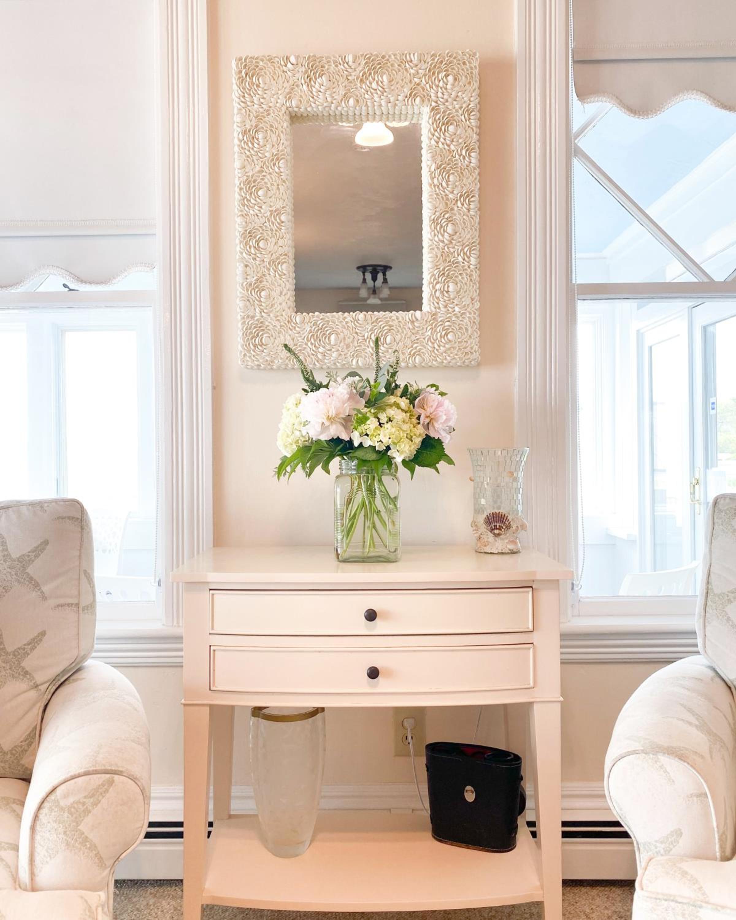 By The Sea Guests Bed & Breakfast and Suites