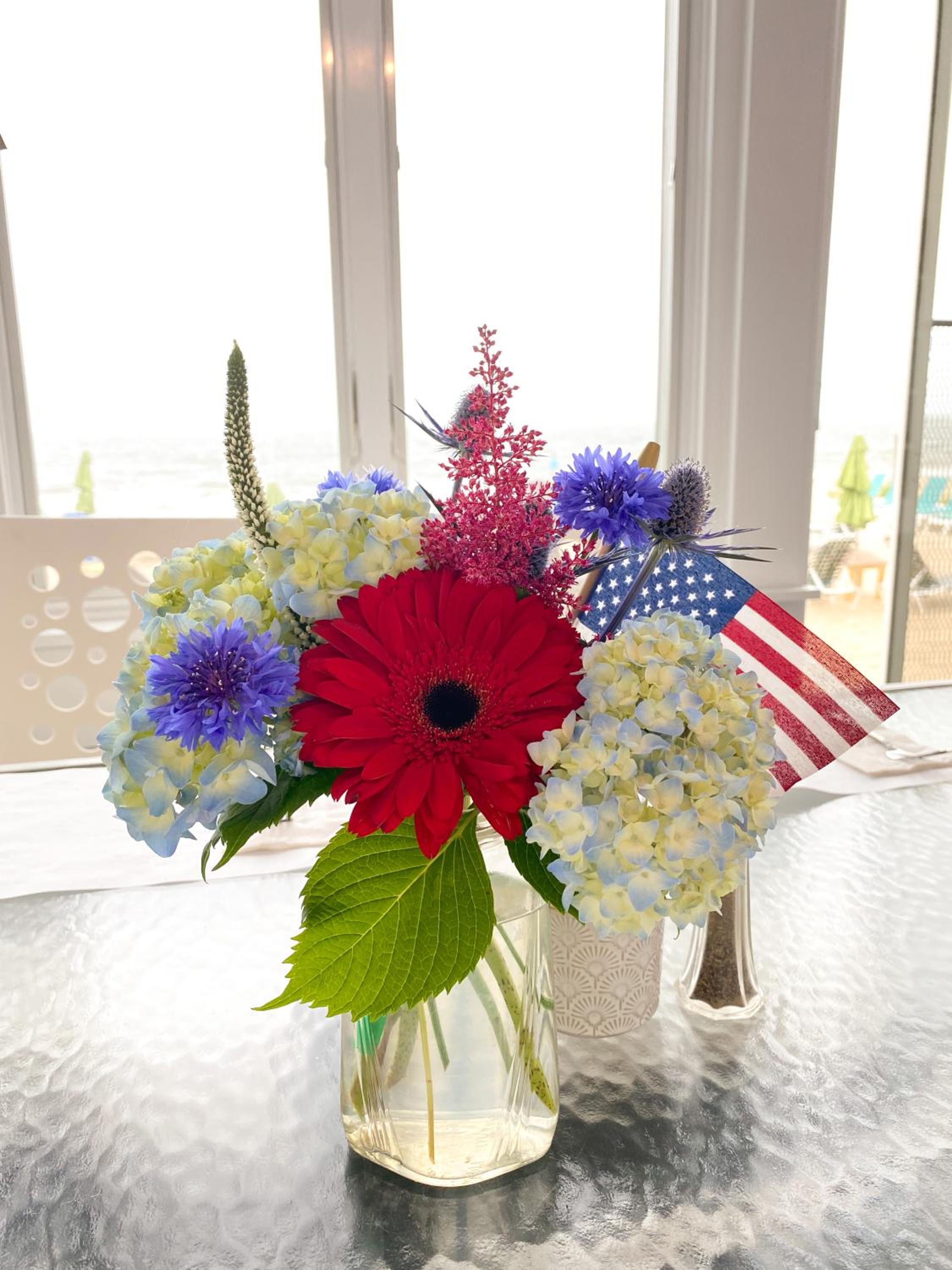 By The Sea Guests Bed & Breakfast and Suites