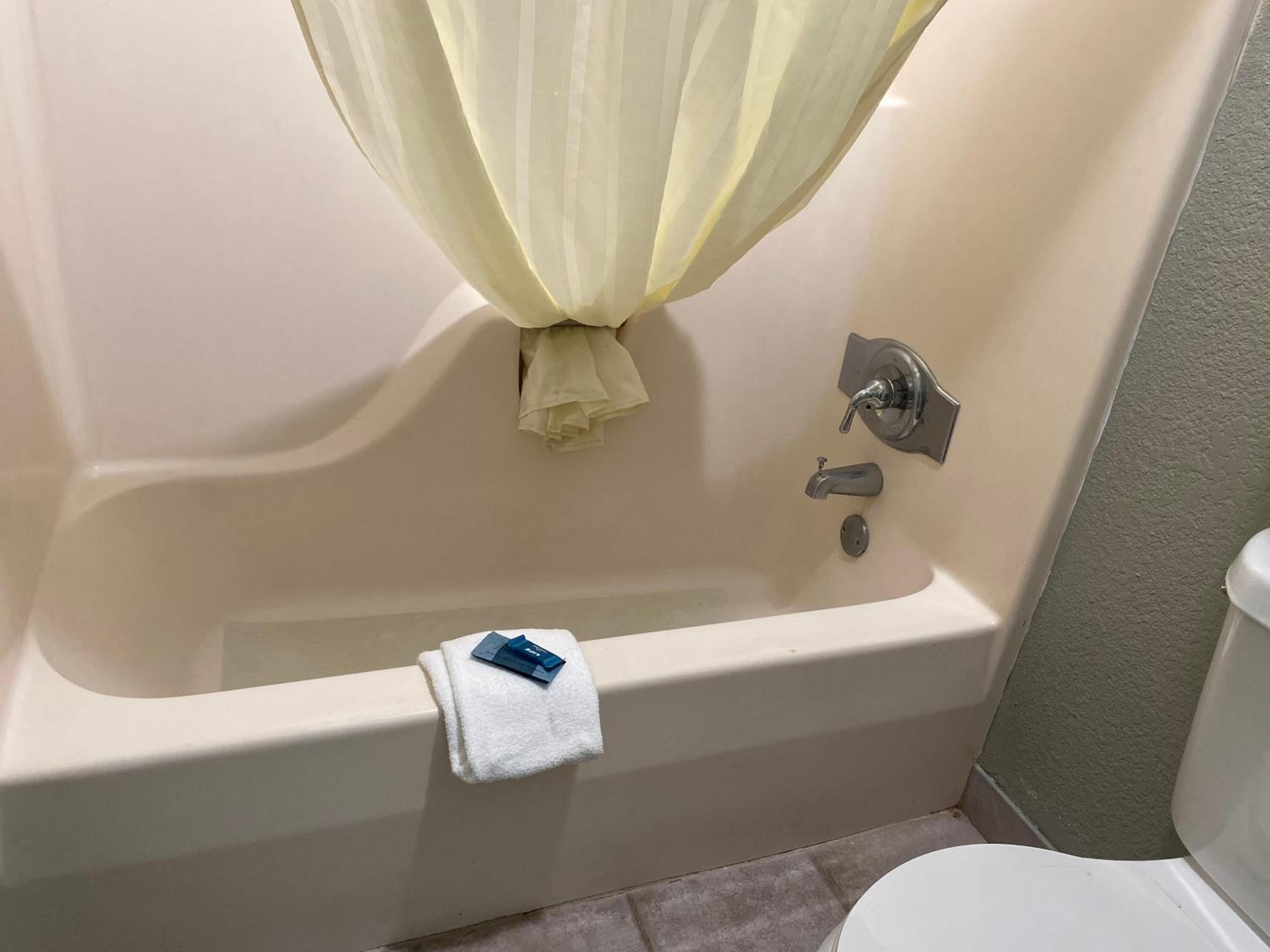 Forrest City Vacations - DIAMOND INN - Property Image 3