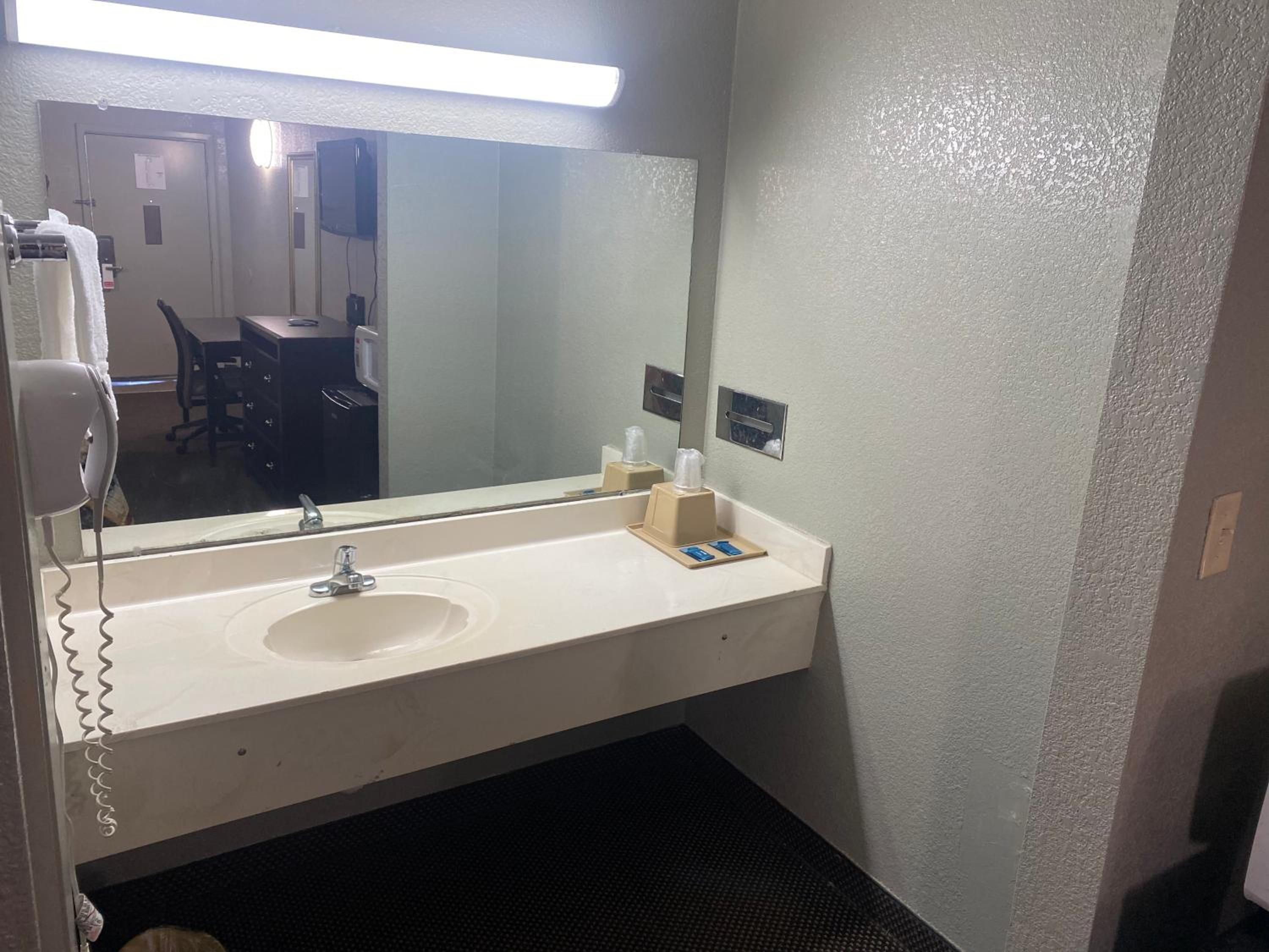 Forrest City Vacations - DIAMOND INN - Property Image 4