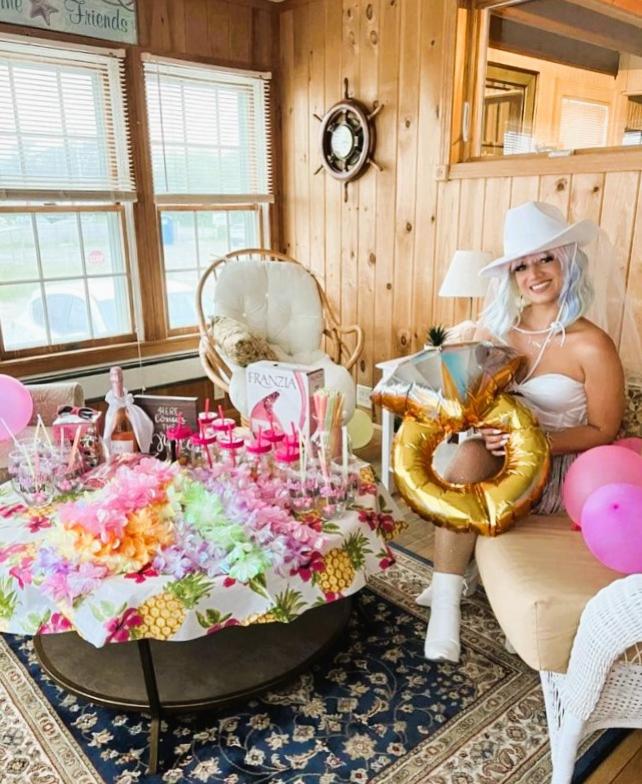 By The Sea Guests Bed & Breakfast and Suites
