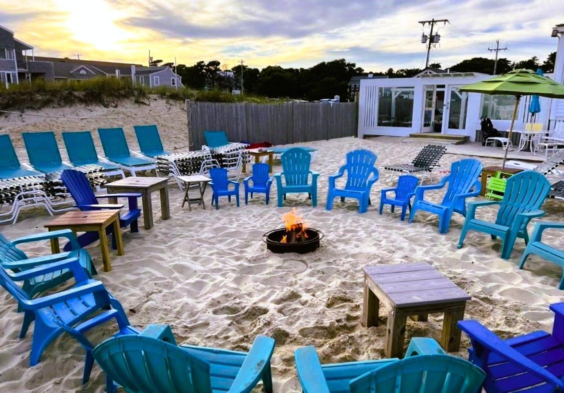 By The Sea Guests Bed & Breakfast and Suites
