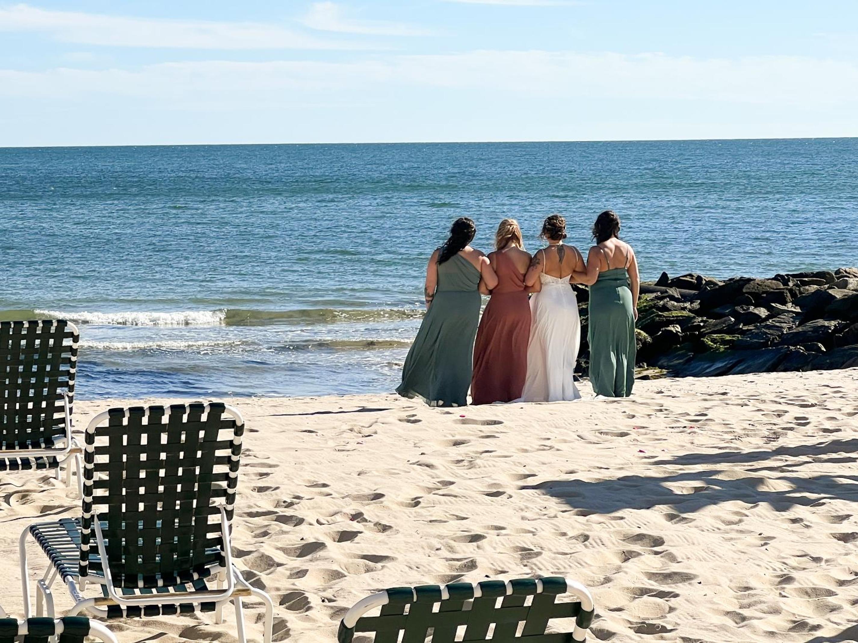 By The Sea Guests Bed & Breakfast and Suites