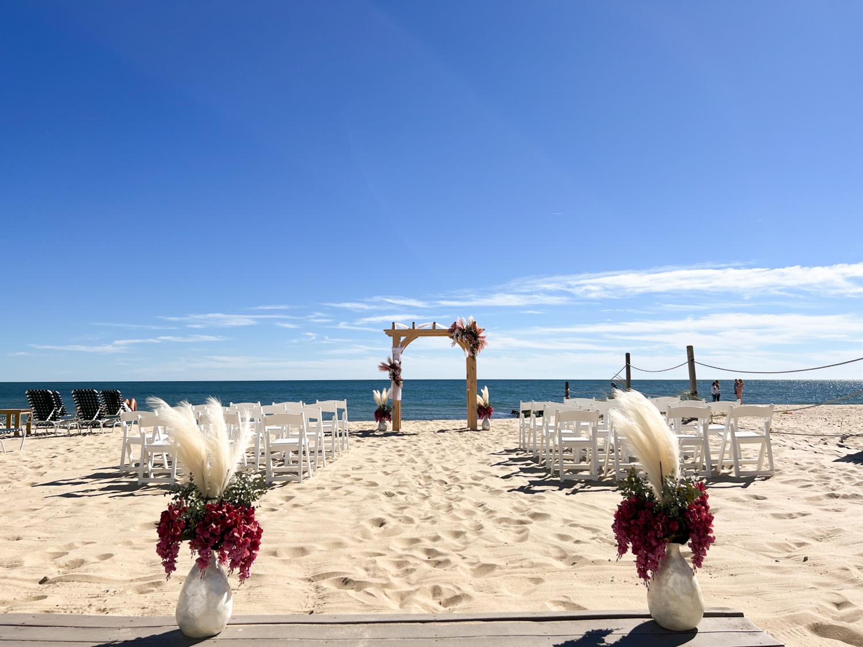 By The Sea Guests Bed & Breakfast and Suites