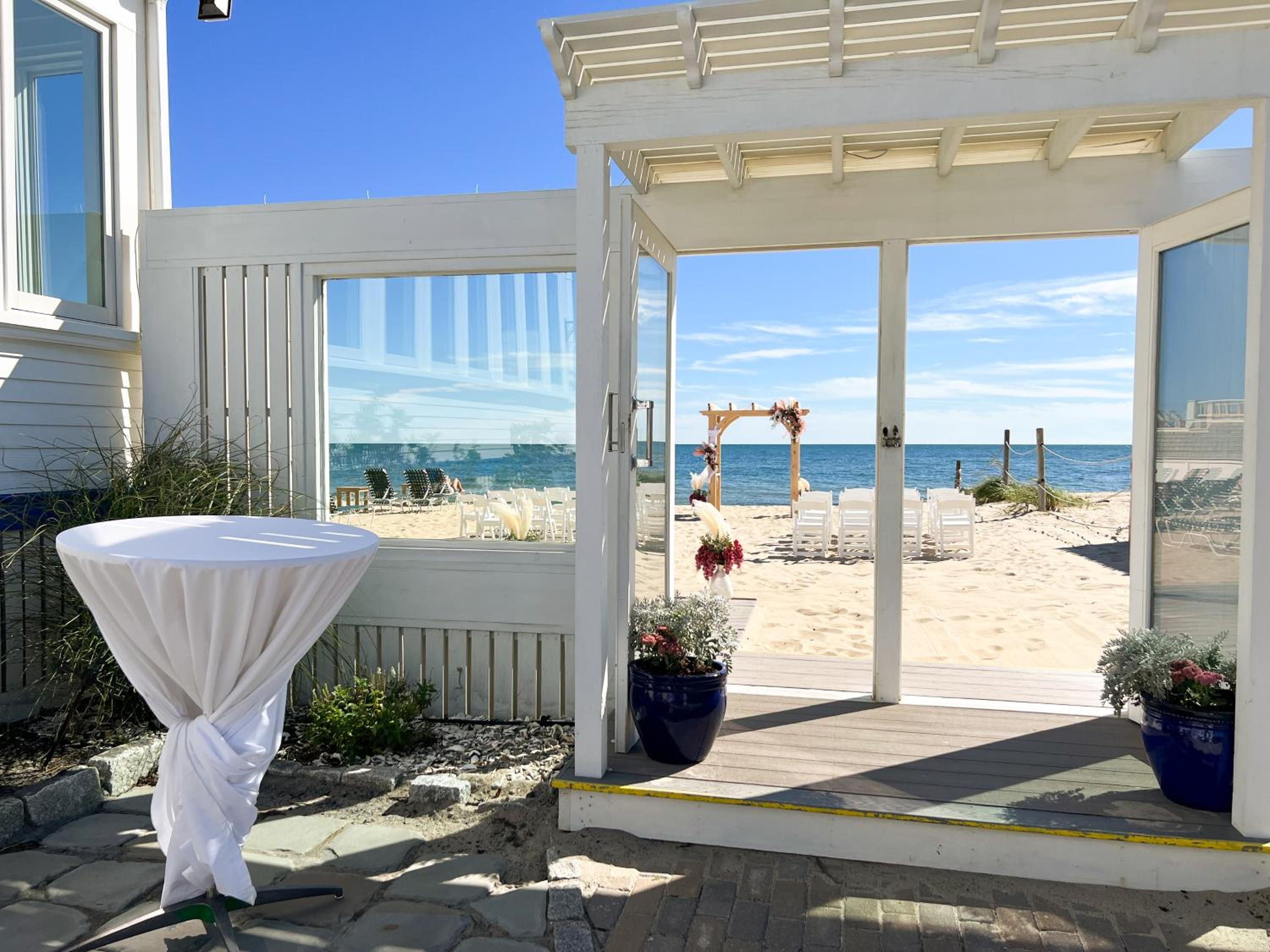 By The Sea Guests Bed & Breakfast and Suites