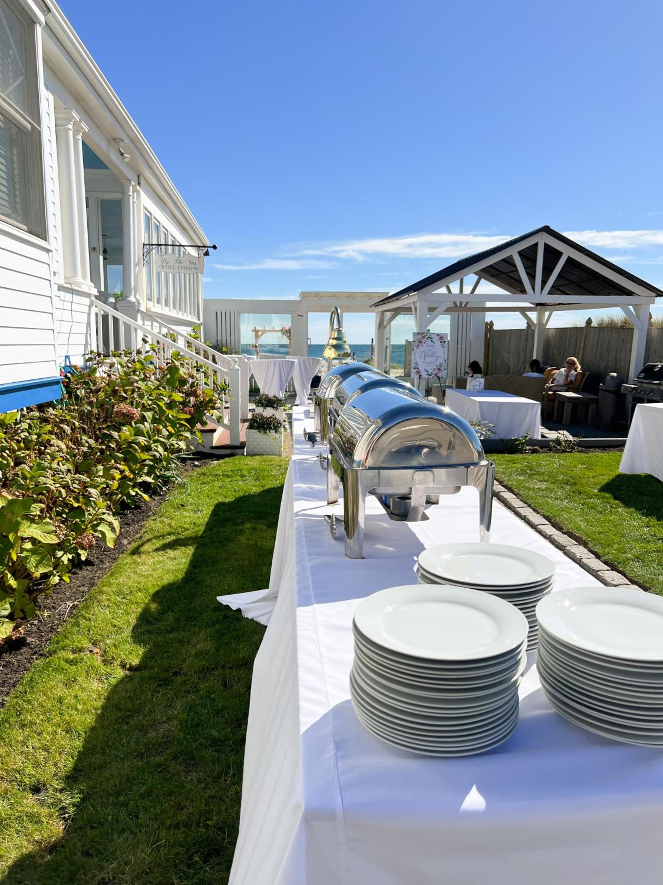 By The Sea Guests Bed & Breakfast and Suites
