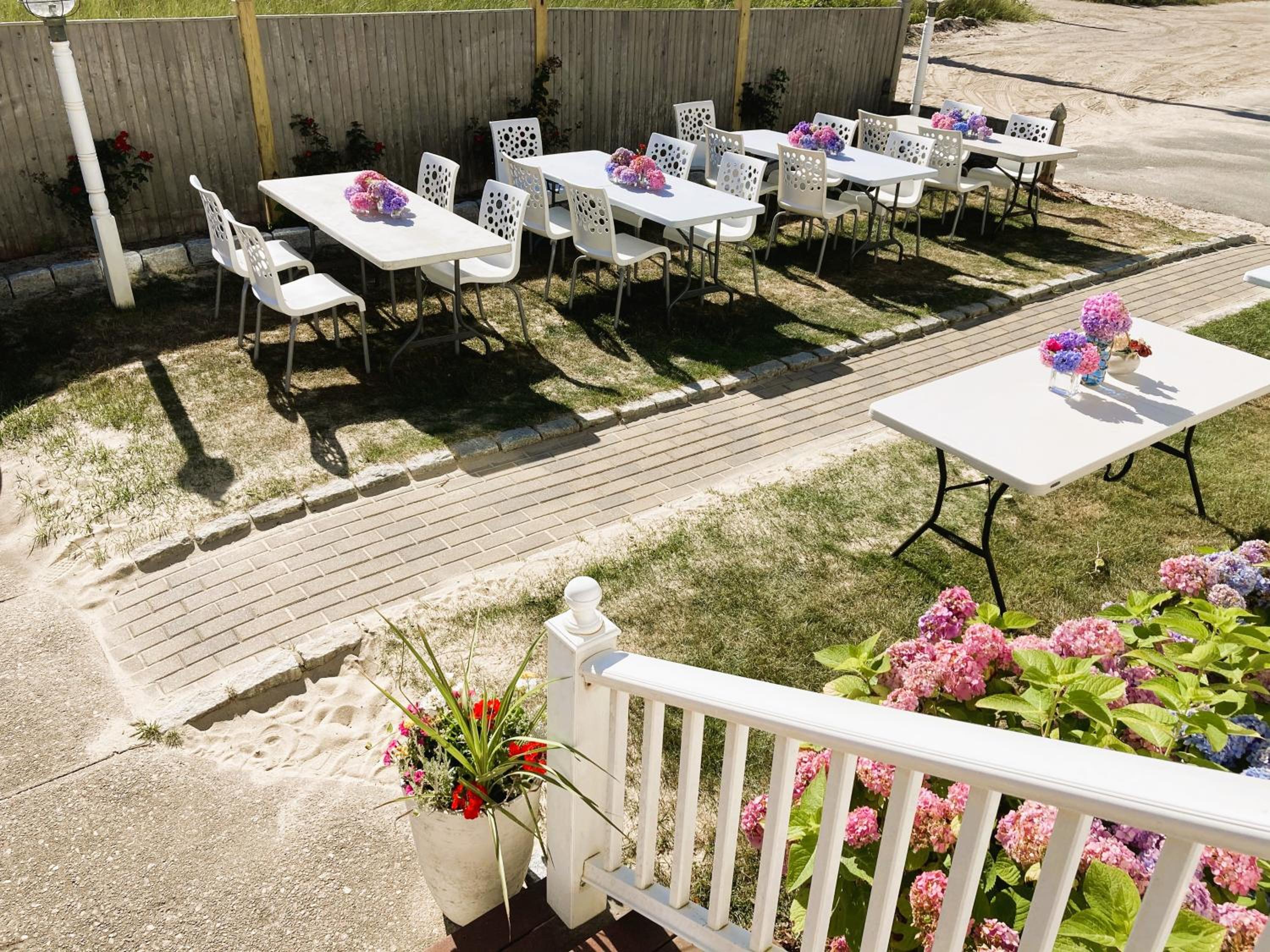 By The Sea Guests Bed & Breakfast and Suites