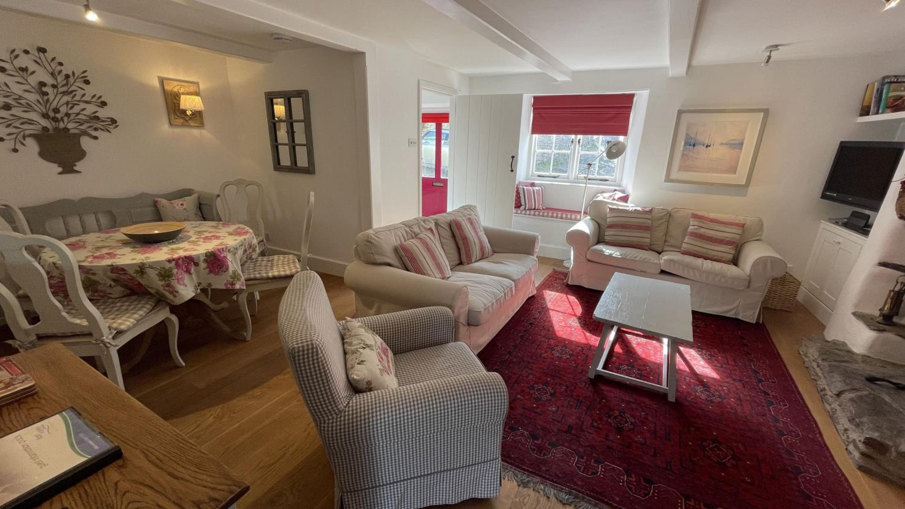 The Nook - Charming cottage, modern living with original features, perfect private garden view 2