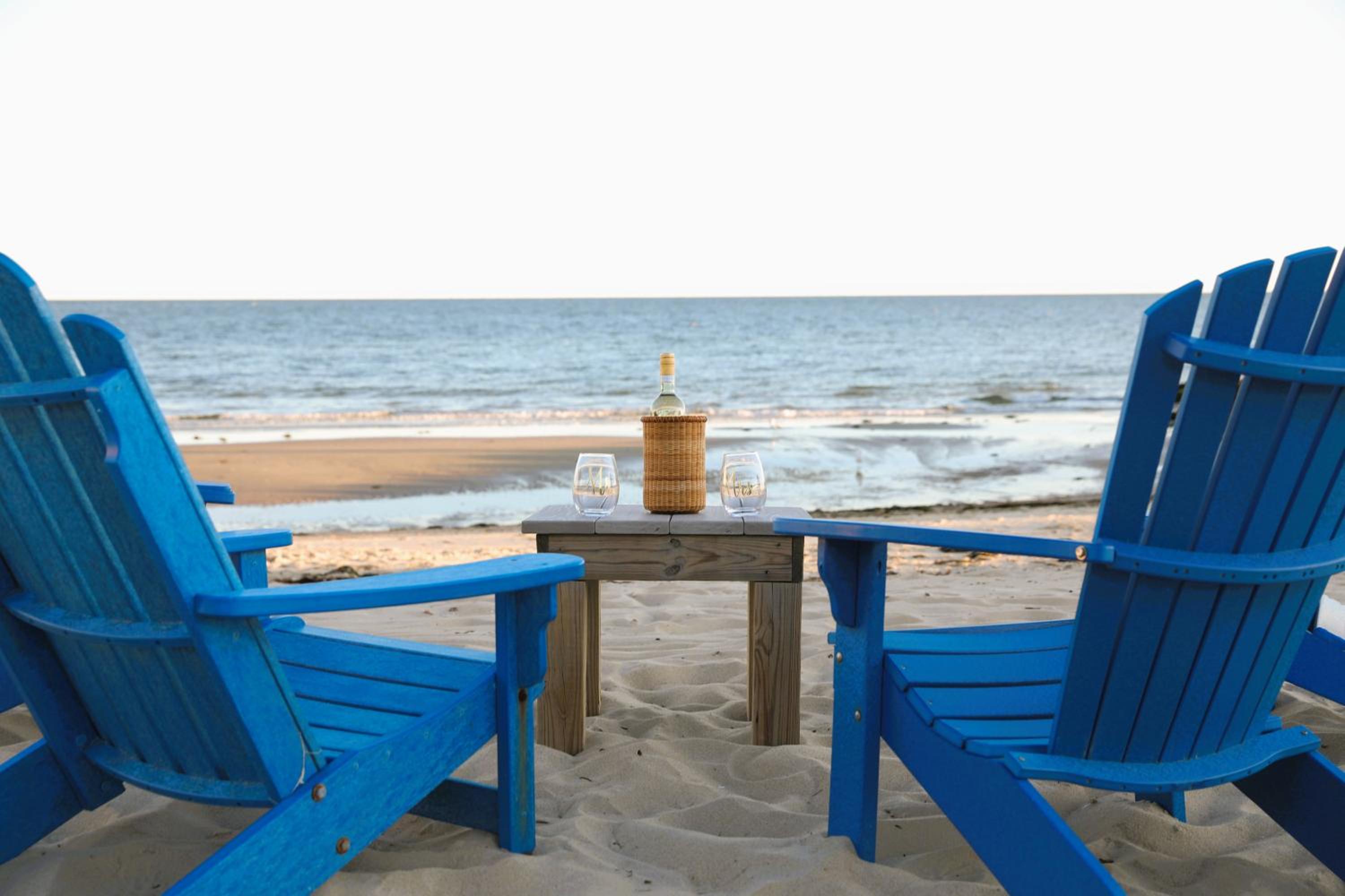 By The Sea Guests Bed & Breakfast and Suites