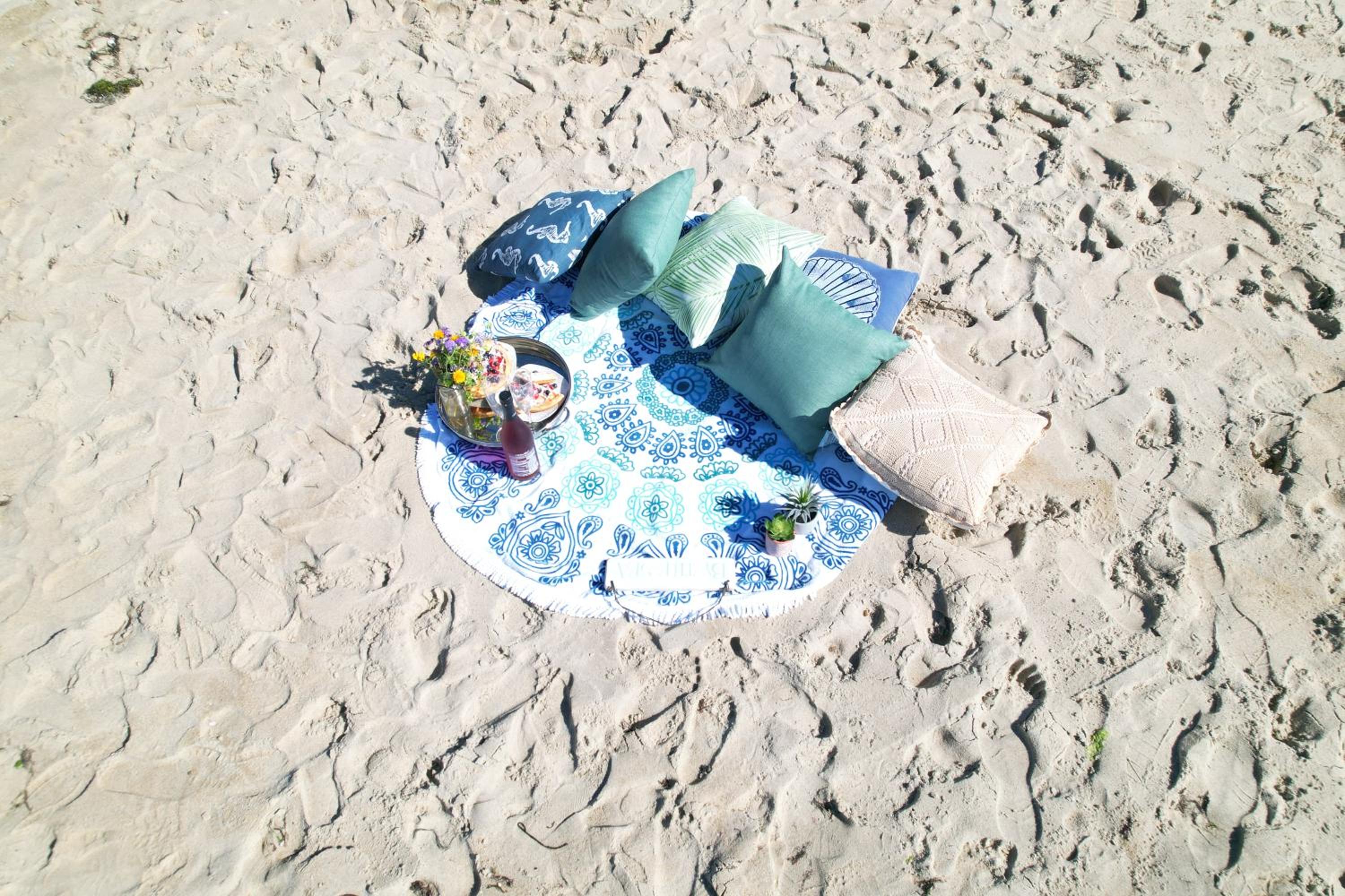 By The Sea Guests Bed & Breakfast and Suites