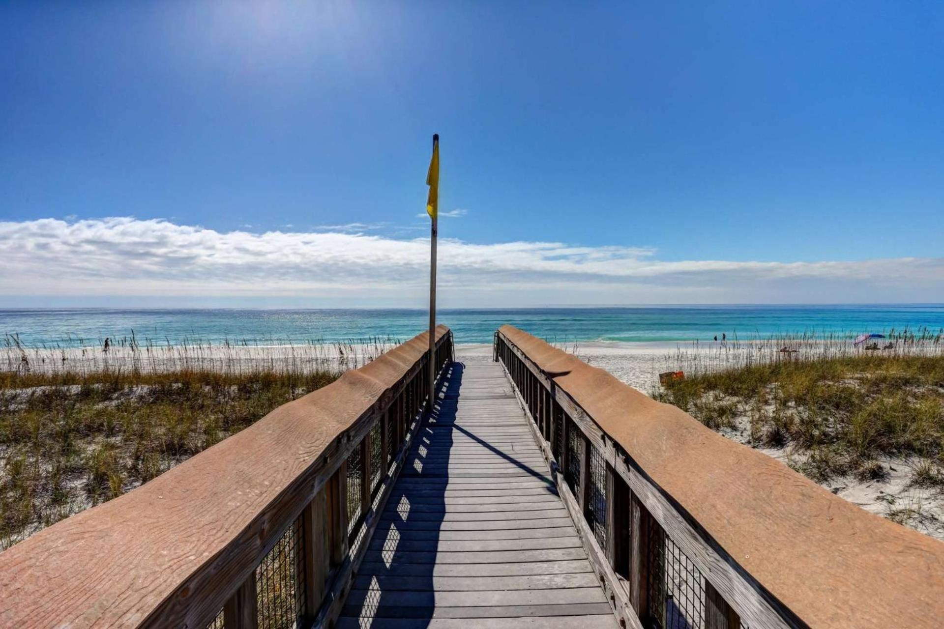 Gulf Island Condominium 722 view 4