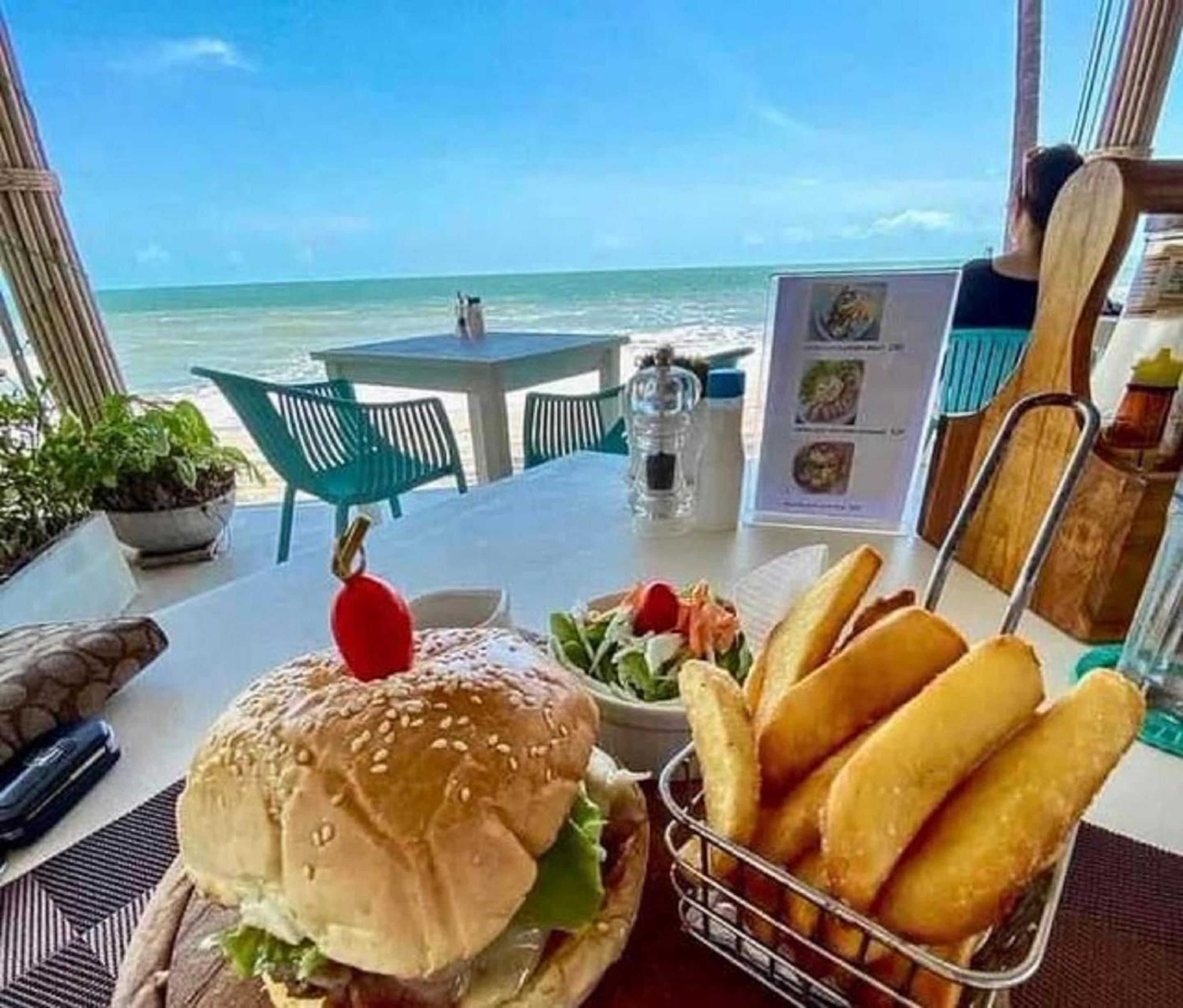 Le Petit Saint Tropez Beach Resort Khanom