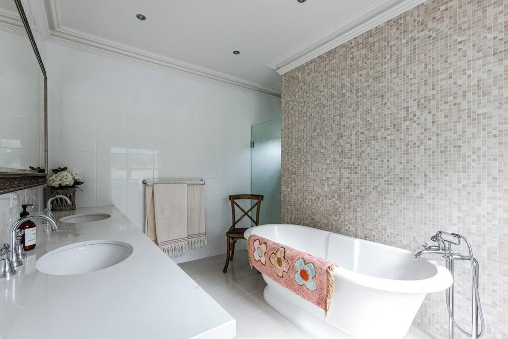 Nest on the Hill - A Luxurious Escape