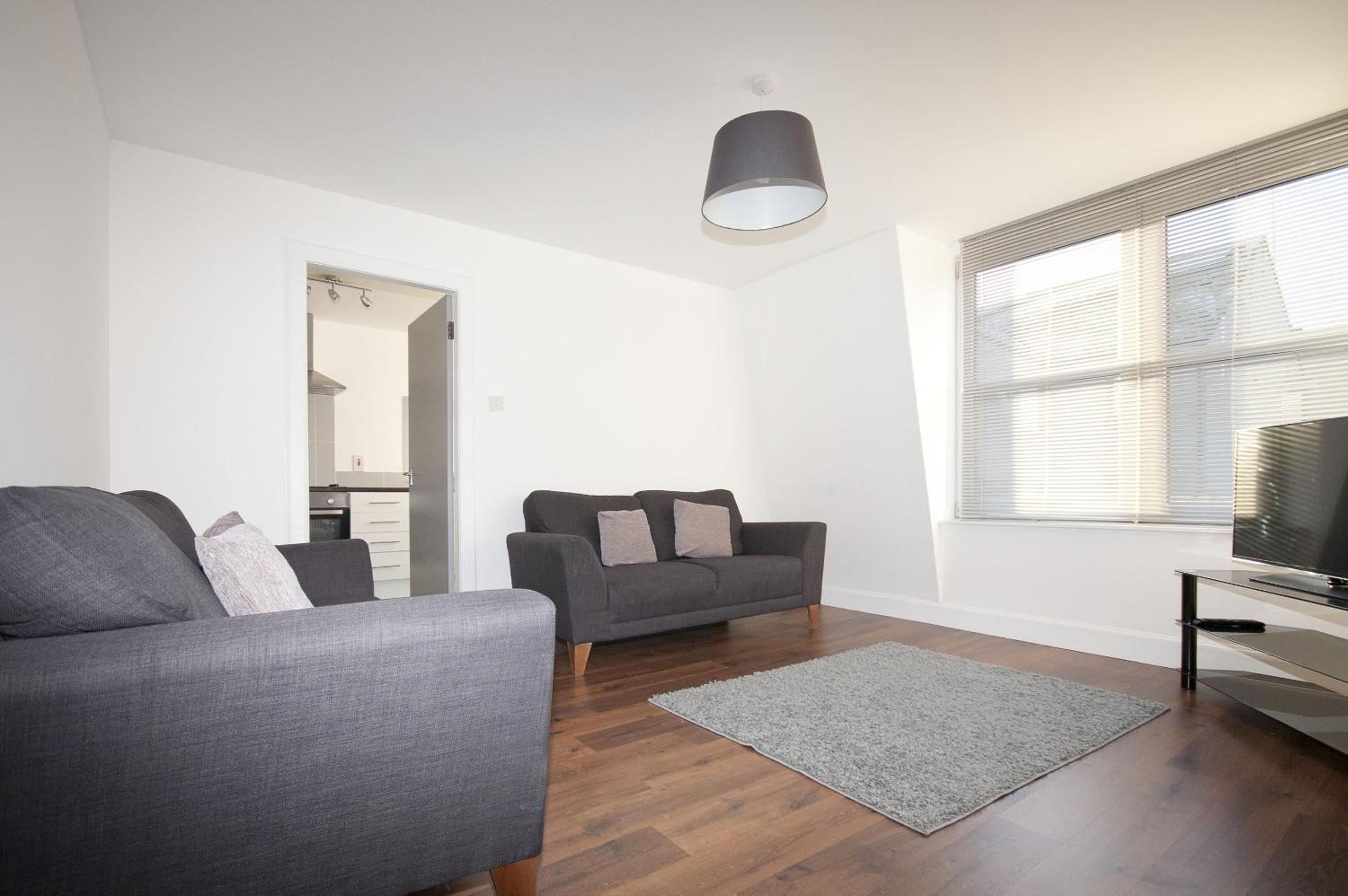Aberdeen Serviced Apartments: Charlotte street view 2