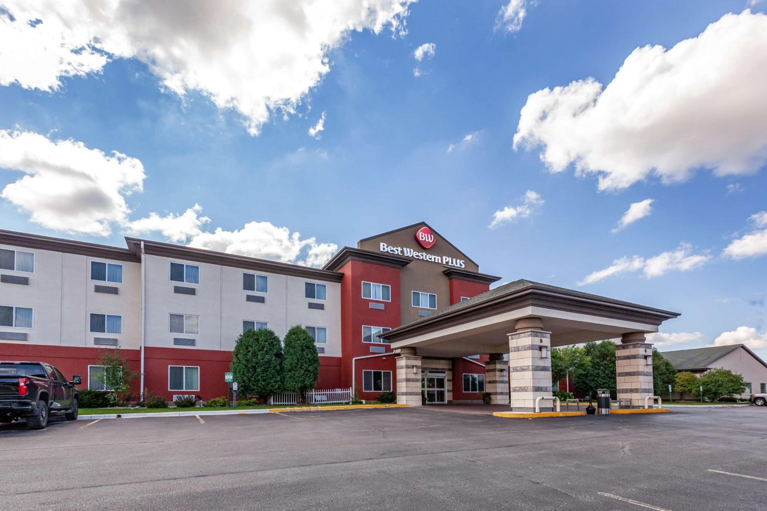 Tomah Vacations - Best Western PLUS Sparta Trail Lodge - Property Image 1
