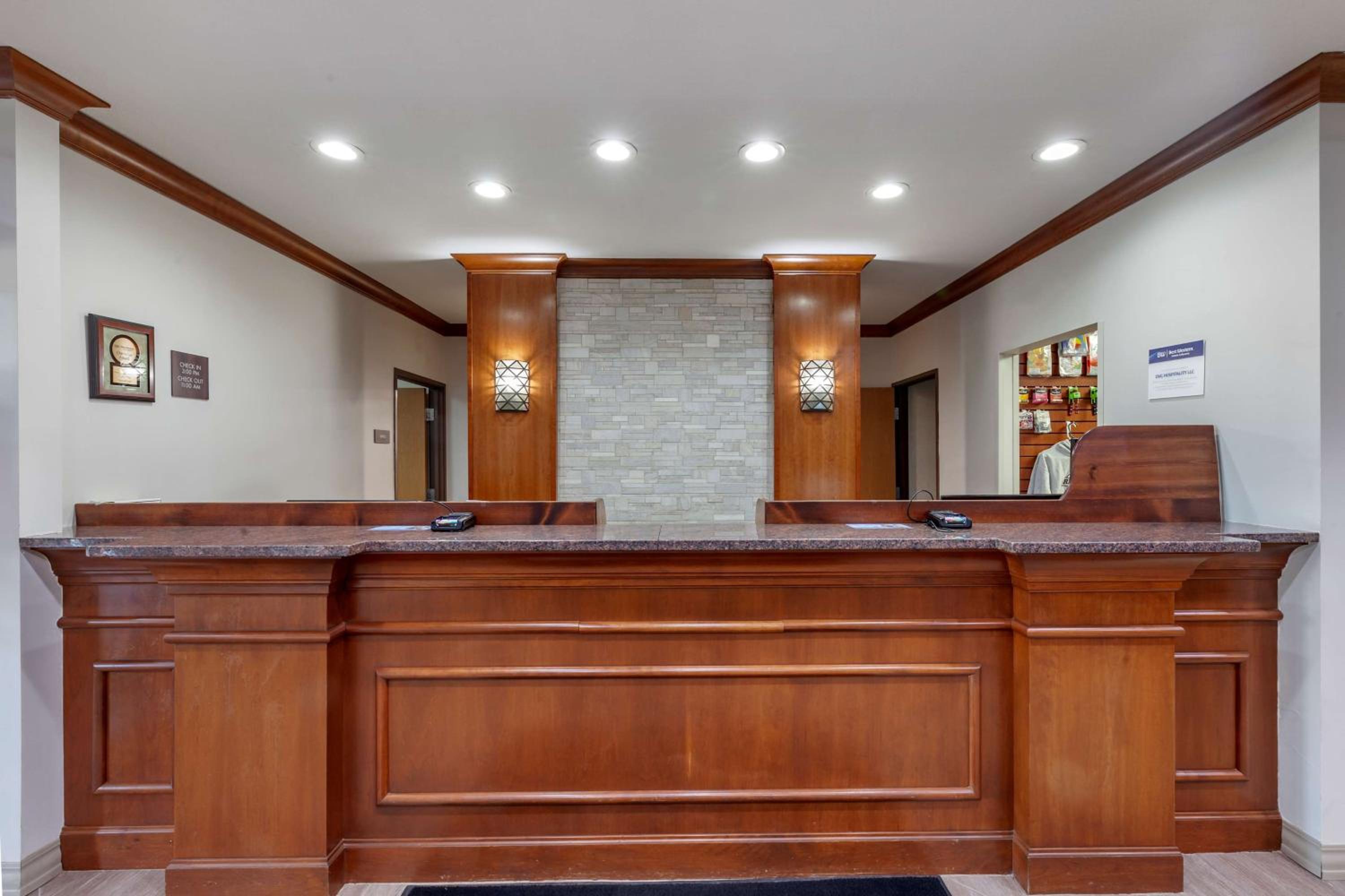 Best Western PLUS Sparta Trail Lodge - Property Image 2