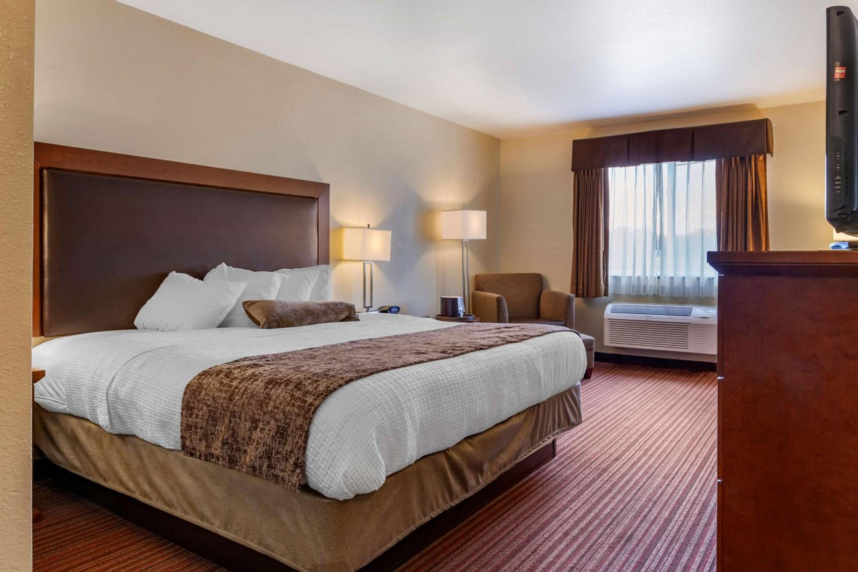 Best Western PLUS Sparta Trail Lodge - Property Image 4