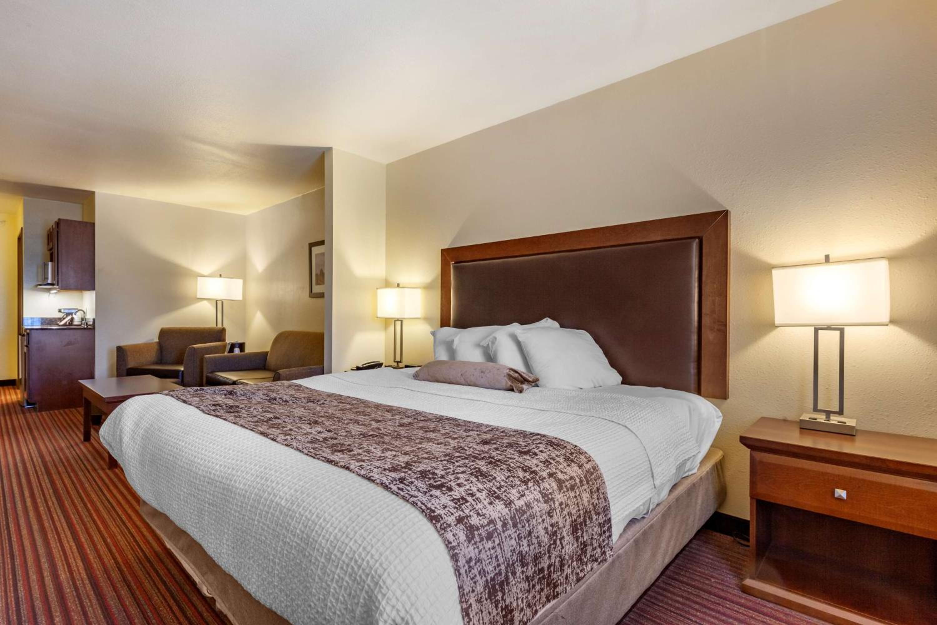 Best Western PLUS Sparta Trail Lodge - Property Image 8