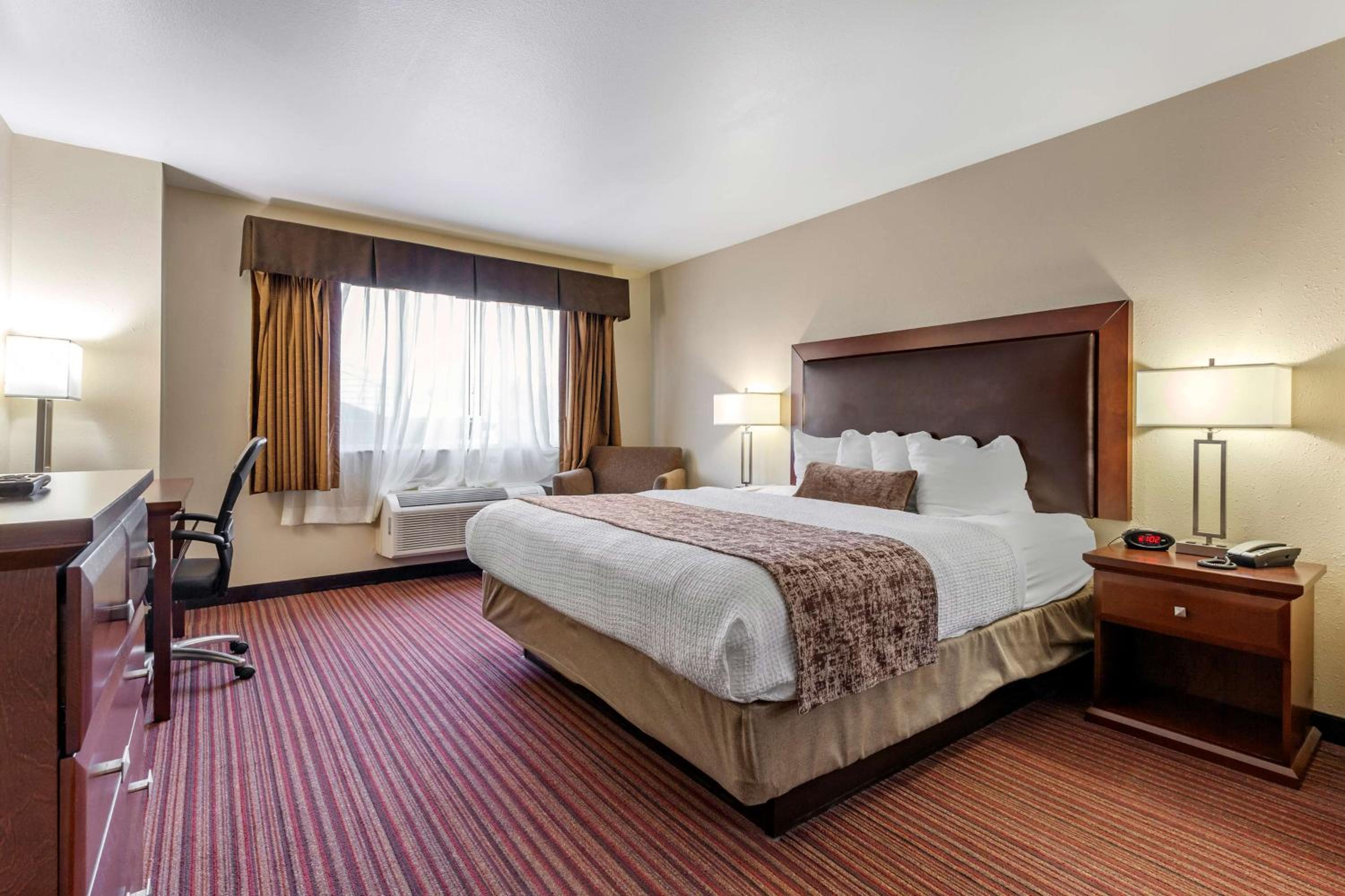 Best Western PLUS Sparta Trail Lodge - Property Image 1