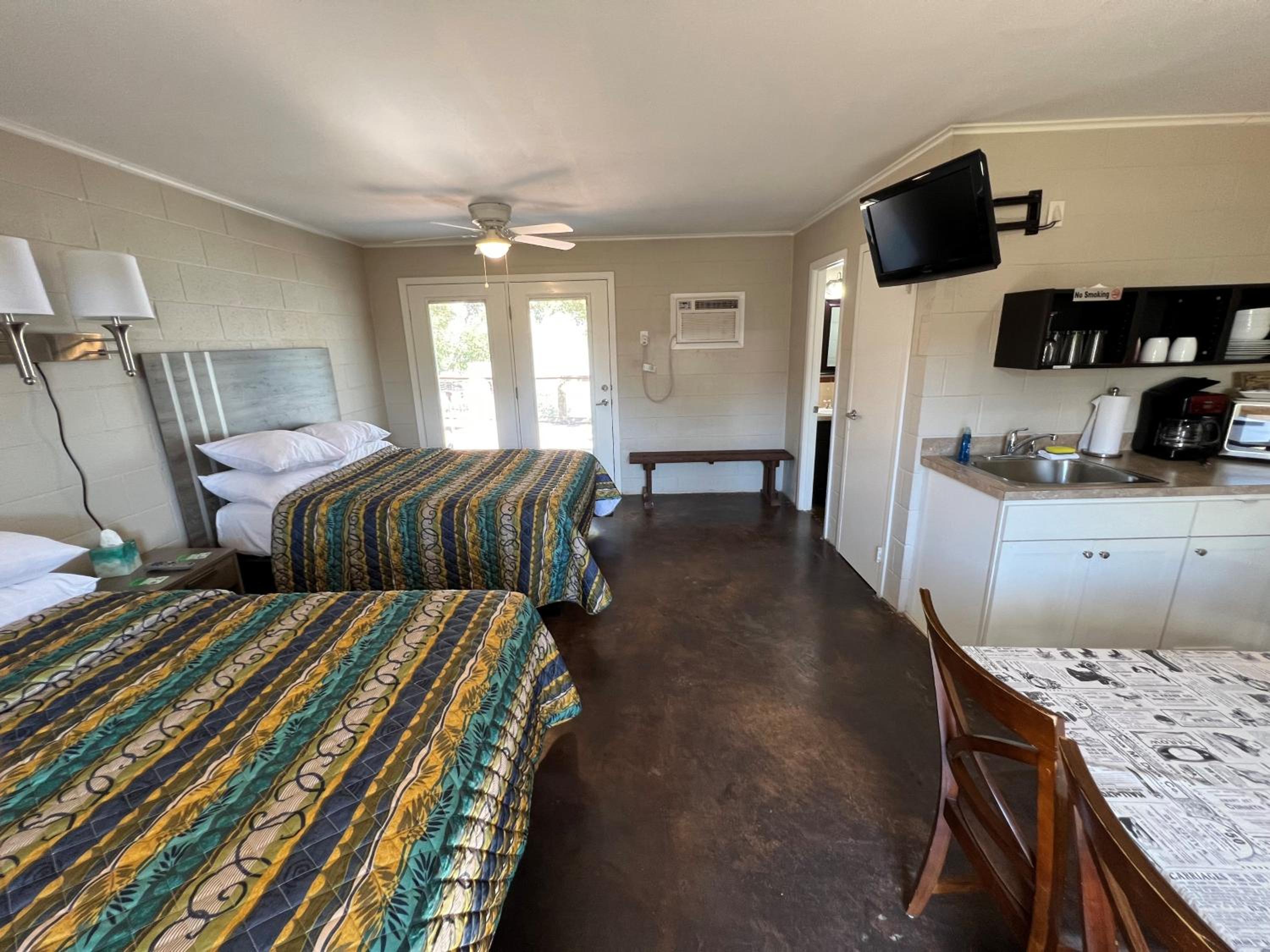 Painted Sky Inn - Property Image 12
