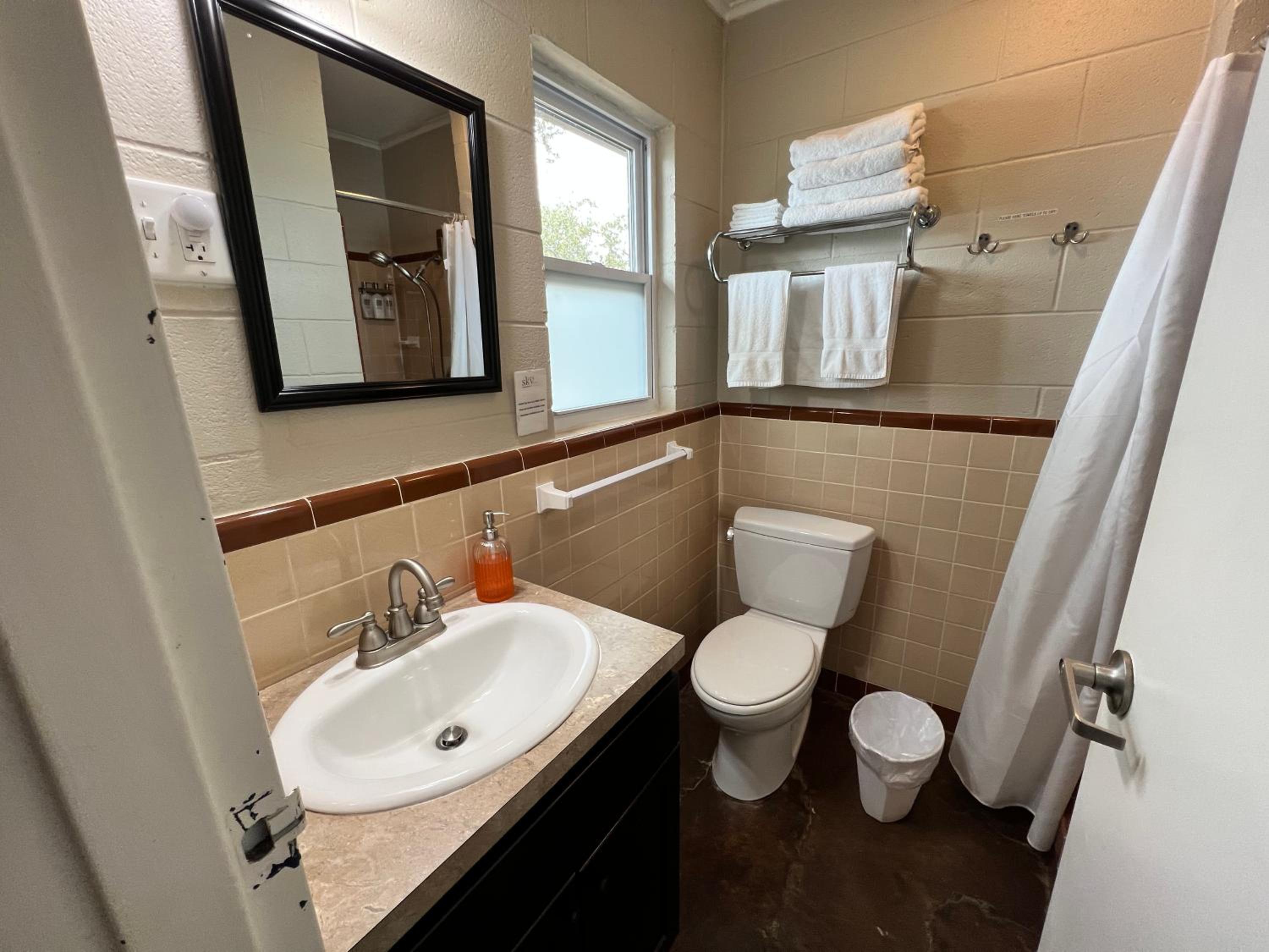 Painted Sky Inn - Property Image 28