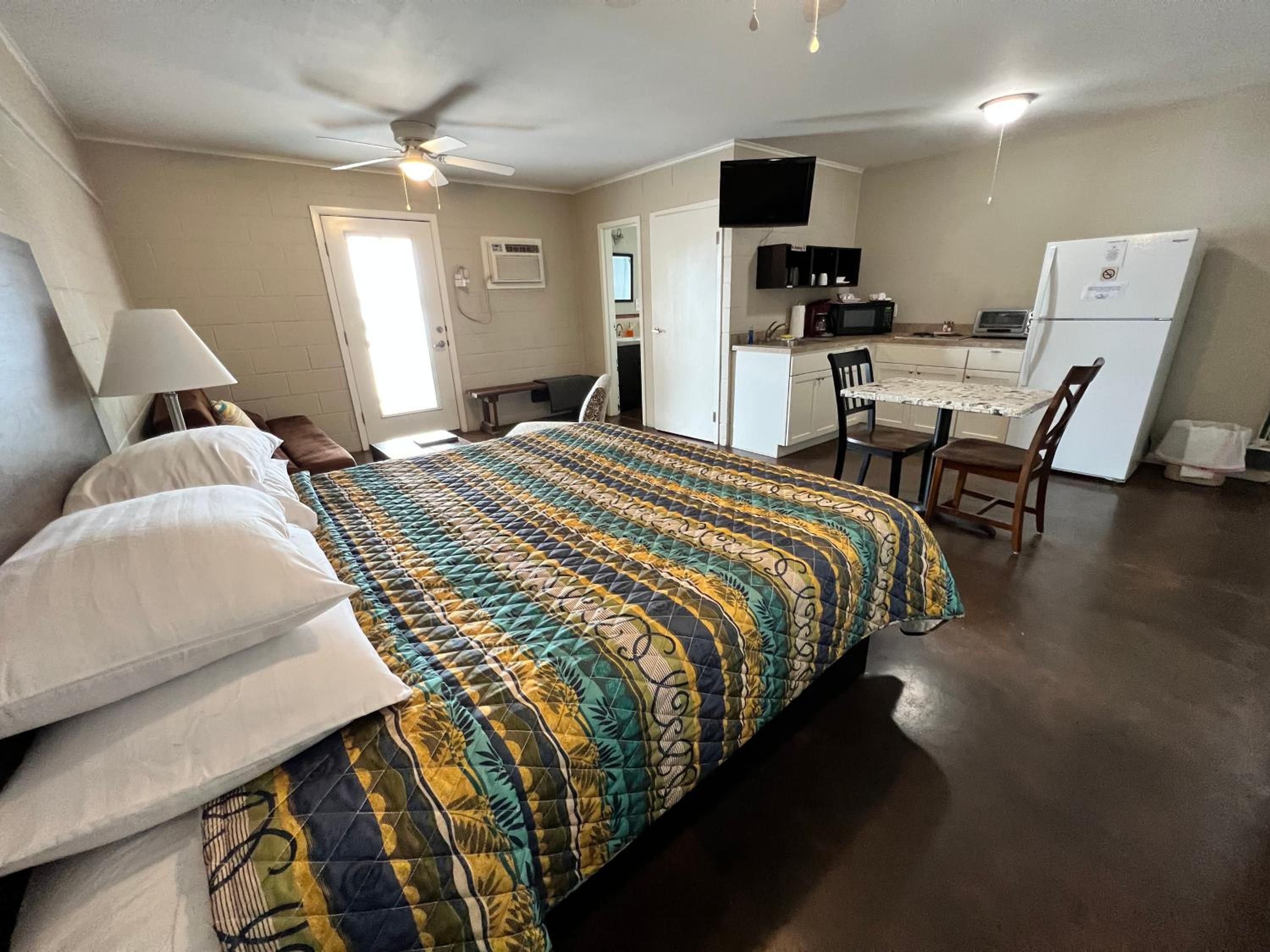 Painted Sky Inn - Property Image 34