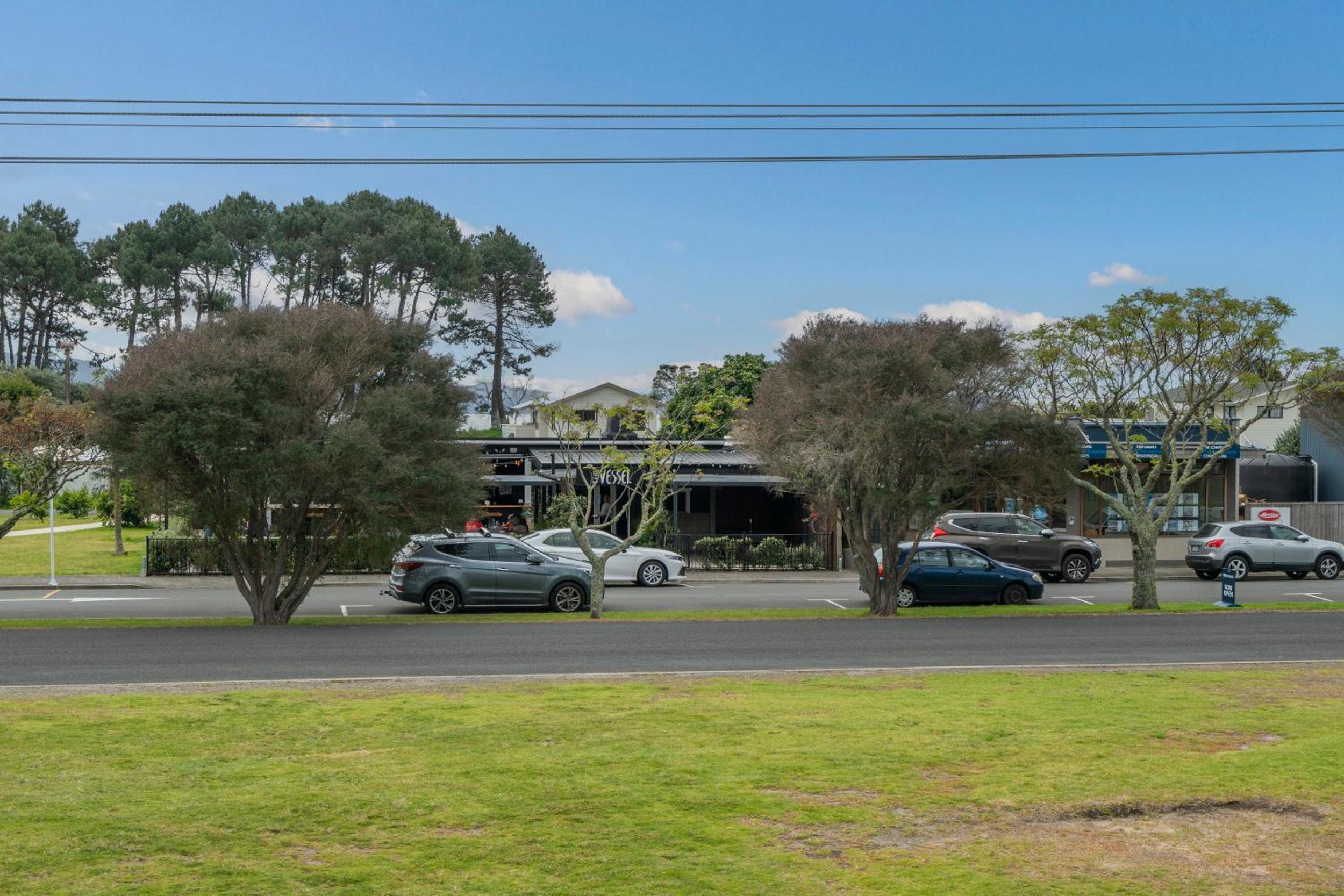 Hosts on the Coast Laze Away on Cook view 3